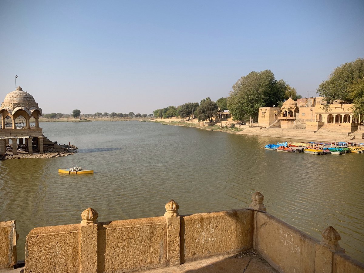 Amar Sagar lake and Jain temple garden